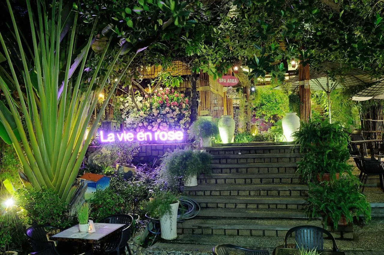 Lavie En Rose Coffee, Spa & Villas Hotel