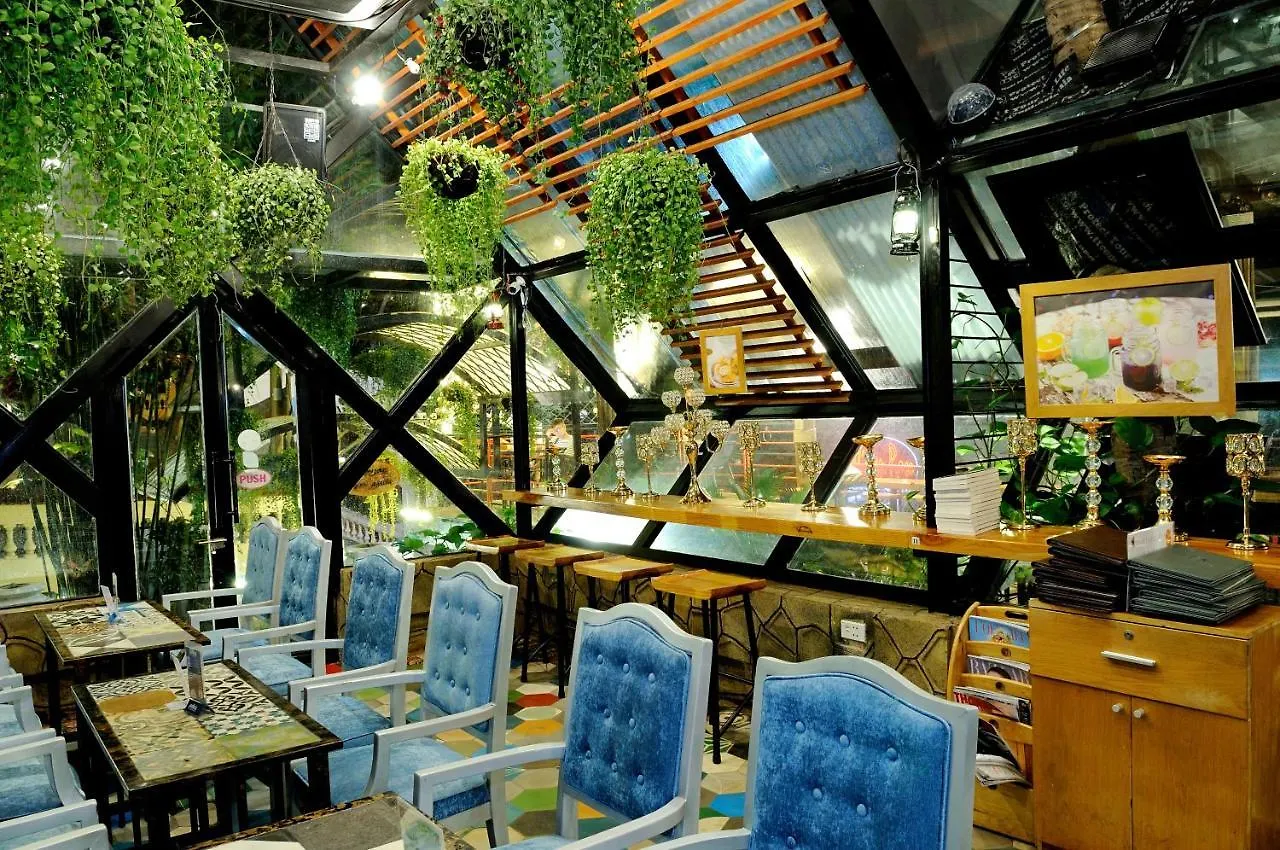 Hotel Lavie En Rose Coffee, Spa & Villas